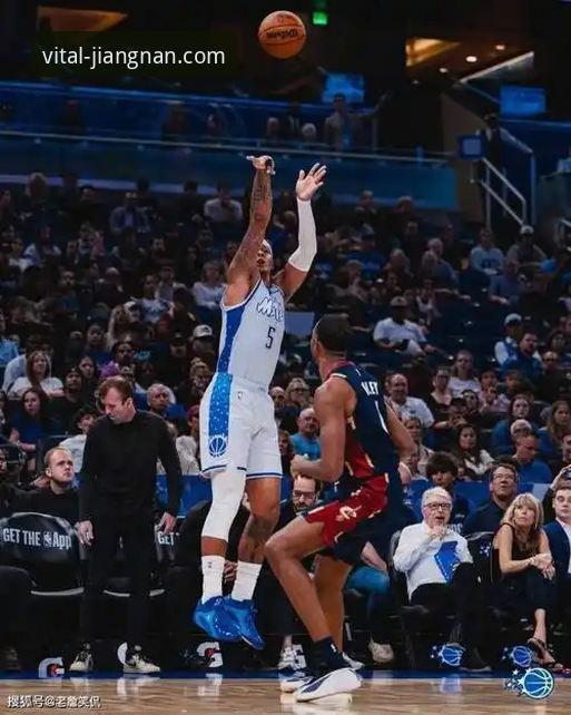 3个关键转折点：复盘骑士险胜魔术，米切尔42分背后的战术博弈